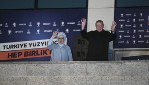 Cumhurbaşkanı Erdoğan, balkon konuşması yaptı
