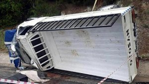 Denizli'de kamyonet takla attı, 1 ölü, 1 yaralı