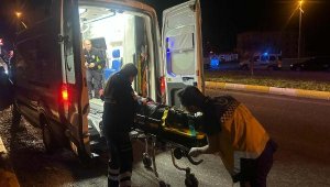 Panelvan, direğe çarpıp yan yattı: 1'i ağır 3 yaralı