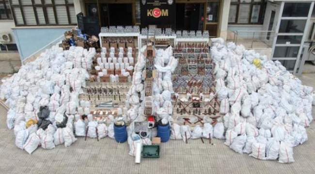 Evini sahte içki imalathanesine çevirdi