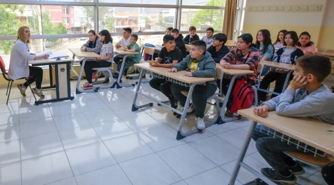 Gaziemir Belediyesi Destek Eğitim Kursu, ücretsiz sınavlara hazırlıyor