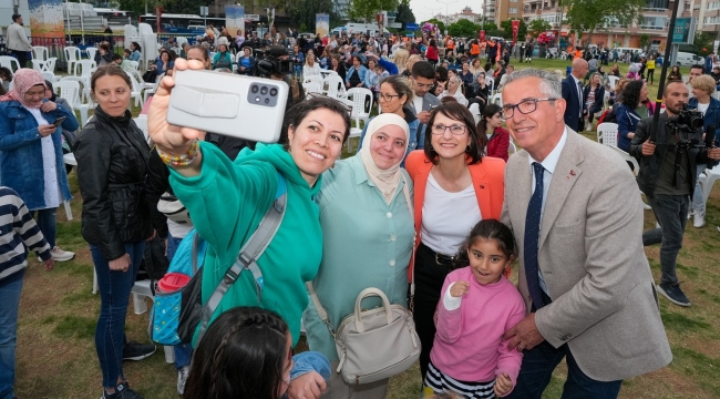 Gaziemirli kadınlar, Kadın Şenliği'nde şarkılarla baharı karşıladı