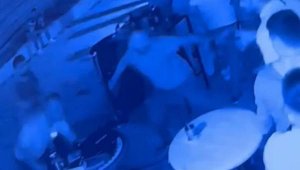 Gece kulübü önündeki dehşet kamerada!