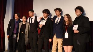 Gençler dünya sorunlarını tartıştı