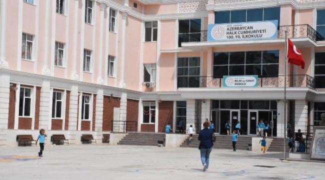 Güneş enerjili tek ilkokul İzmir'de