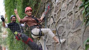 Hayat kurtarmayı öğrenmek için tırmandılar