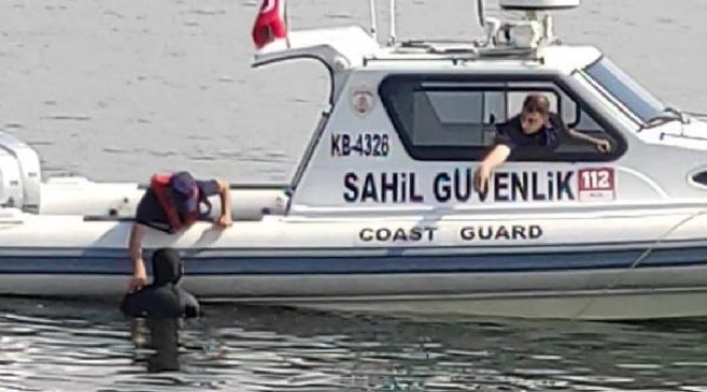 İzmir Körfezi'nde kaçak 'midye' avcılarına suçüstü