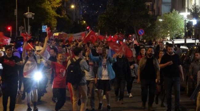 İzmir'de 19 Mayıs! 'Gençlik Yürüyüşü' ve Mabel Matiz konseri düzenlendi