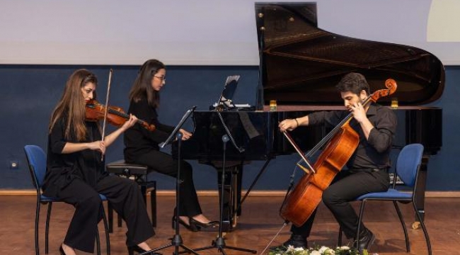 İzmir'de 3 gencin kurduğu 'Trio Musius' Fransa'da yarışacak