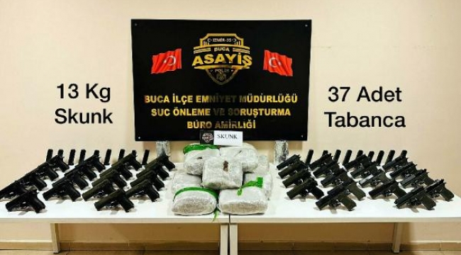 İzmir'de 37 tabanca ve 3 kilo skunk ele geçirildi