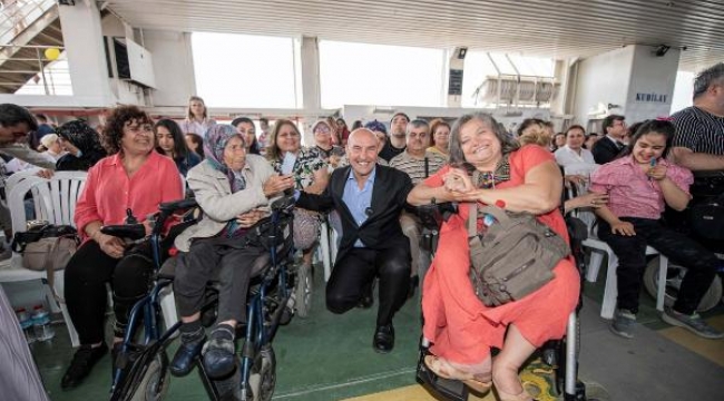 İzmir'de engelliler Körfez turuyla 'Yaza Merhaba' dedi