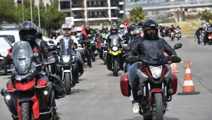 İzmir'de motorculardan 19 Mayıs korteji