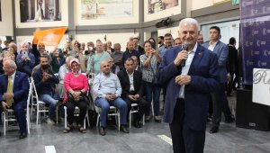 "İzmir'de sağlık ve ulaşım alanındaki hizmetlerde hükümetin imzası var"