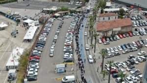 İzmir'de TCG Anadolu kuyruğu