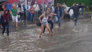 İzmir'de yarın sağanak yağmur var