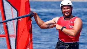 İzmirli sörfçüye Fransa'dan madalya