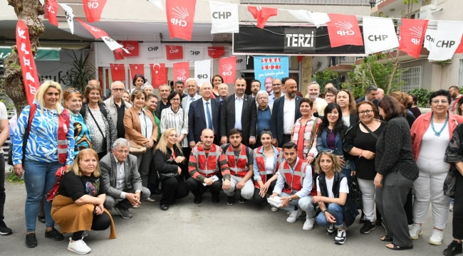 Karabağlar Belediye Başkanı Selvitopu'nun yoğun seçim mesaisi sürüyor