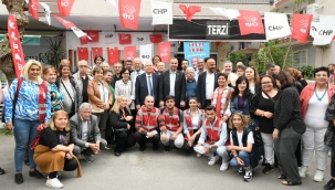Karabağlar Belediye Başkanı Selvitopu'nun yoğun seçim mesaisi sürüyor