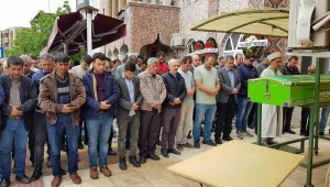 Kazada ölen sağlıkçı çift ve kızları son yolculuklarına uğurlandı