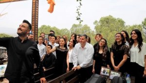 Kınık'ta piyano, keman ve gitar kursiyerleri konser verdi