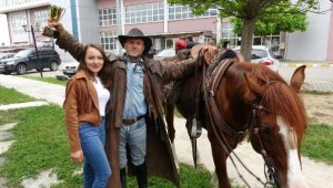 Kızı için at üstünde 5 gün yolculuk yaptı