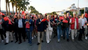 Kuşadası Ata'sı için yürüdü! Korteje yüzlerce kişi katıldı