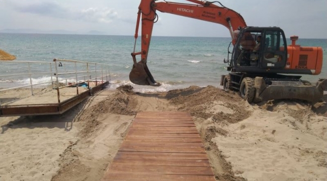Kuşadası Belediyesi, denizdeki engelleri rampalarla kaldırıyor