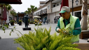 Kuşadası Belediyesi, turistik çarşıların çevre düzenlemesini yaptı