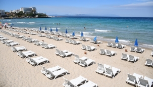 Kuşadası'nda 24 plaja mavi bayrak