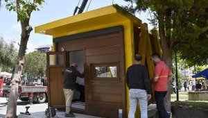 Kuşadası'na modern taksi durakları! 3 yılda 7 durak yenilendi