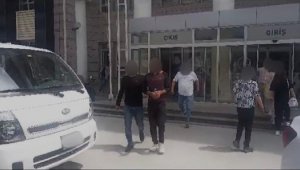 Kuşadası'nda cezası olan 2 şüpheli yakalandı