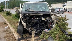 Manisa'da 3 aracın karıştığı kaza: 12 yaralı