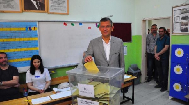 Manisa'da CHP ve MHP grup başkanvekilleri oylarını kullandı