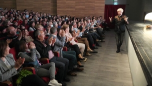 Metin Uca, Gaziemirlileri kahkahaya boğdu