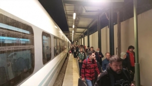 Milli elektrikli tren sefere çıktı