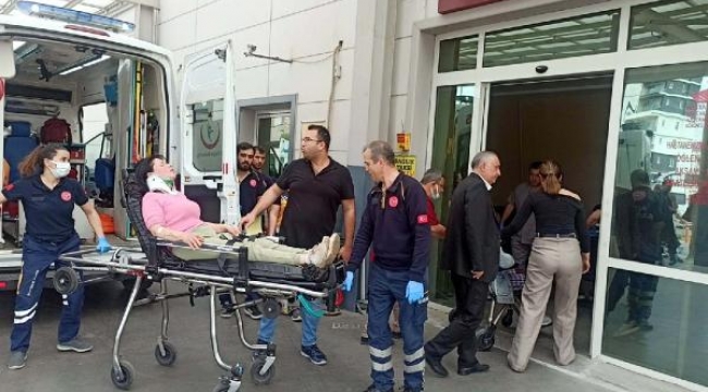 Öğrenci servisi ile kamyonet çarpıştı: 13 yaralı