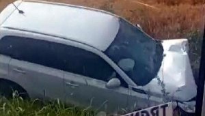 Otomobille çarpışan motosiklet sürücüsü öldü