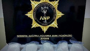 Polisin 'dur' ihtarına uymayan 2 otomobilden 5 kilo uyuşturucu çıktı