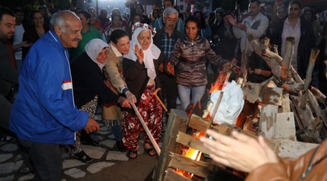 Selçuk Belediye Başkanı Ceritoğlu, Hıdrellez ateşini kadınlarla yaktı