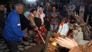 Selçuk Belediye Başkanı Ceritoğlu, Hıdrellez ateşini kadınlarla yaktı