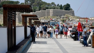 Tarihi Güvercinada Kalesi'ne giden yol estetik hale getirildi