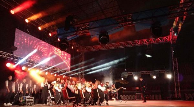 Ukrayna'nın müzikle sesi olan grup, İzmir'de konser verdi