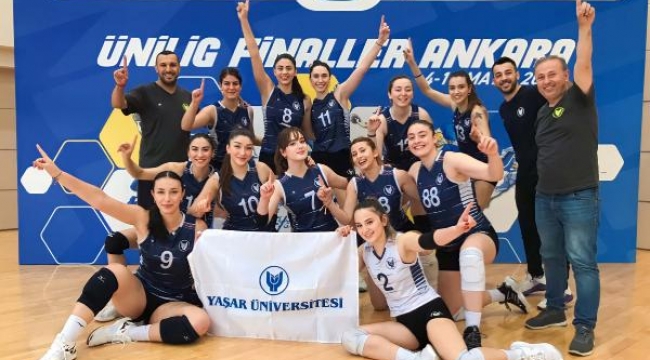 Yaşar Üniversitesi'nin sultanları namağlup şampiyon