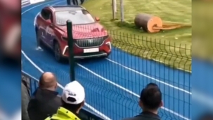 Yerli otomobile para ve ayran attılar