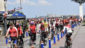 Yüzlerce bisikletli Atatürk için pedal çevirdi