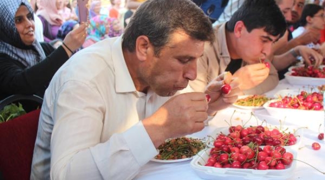 10 dakikada 2 kilo 117 gram kiraz yedi, tv kazandı