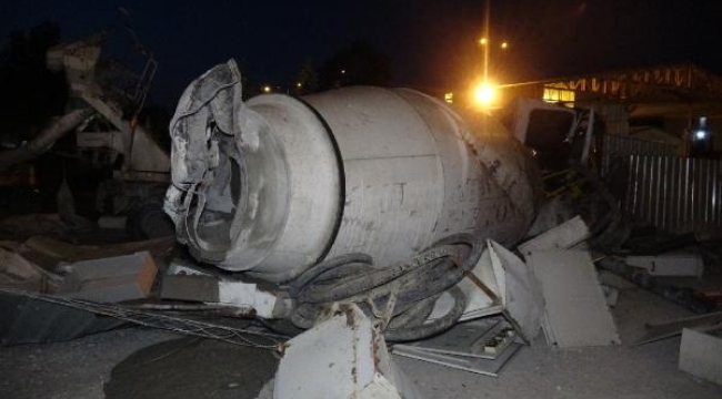 15 metreden uçan beton mikseri sürücüsü öldü