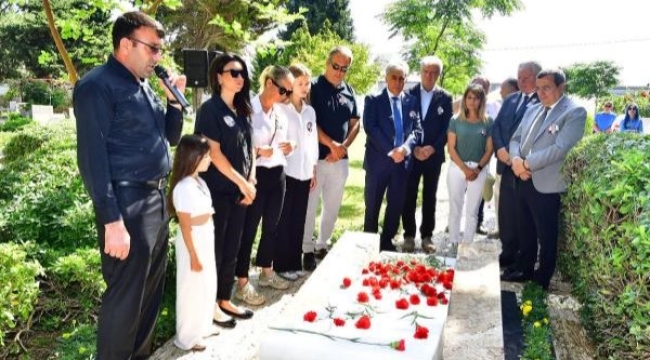Ahmet Piriştina 19'uncu ölüm yıldönümünde mezarı başında anıldı