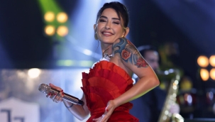 AK Partili belediye Melek Mosso'yu sahneye çıkaracak