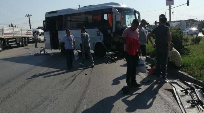 Akhisar'da servis aracı çarpıştı: 1 ölü, 10 yaralı